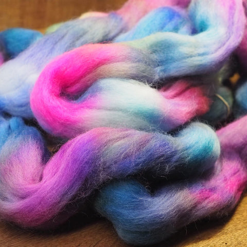 Falkland Wool Top for Handspinning or Felting - 'Pansy (Light)"'