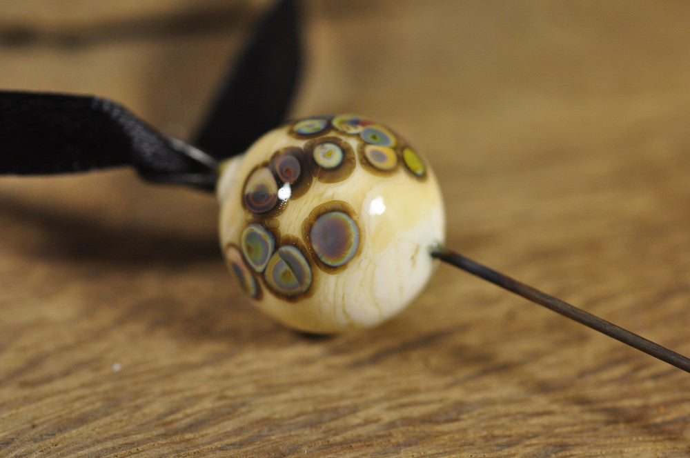Spinner's Fetch Hook (Orifice hook) Ivory with multicoloured speckles