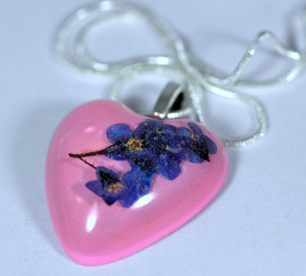 Resin Flower Necklace - Heart with Forget-me-nots