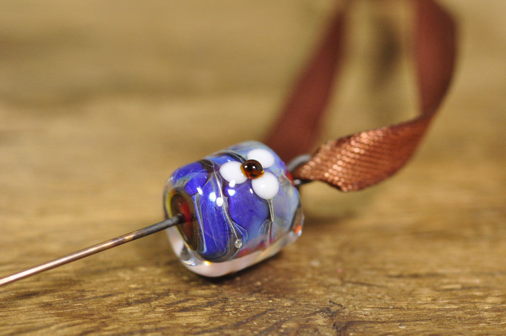 Spinner's Fetch Hook (Orifice hook) Iridescent blue flower