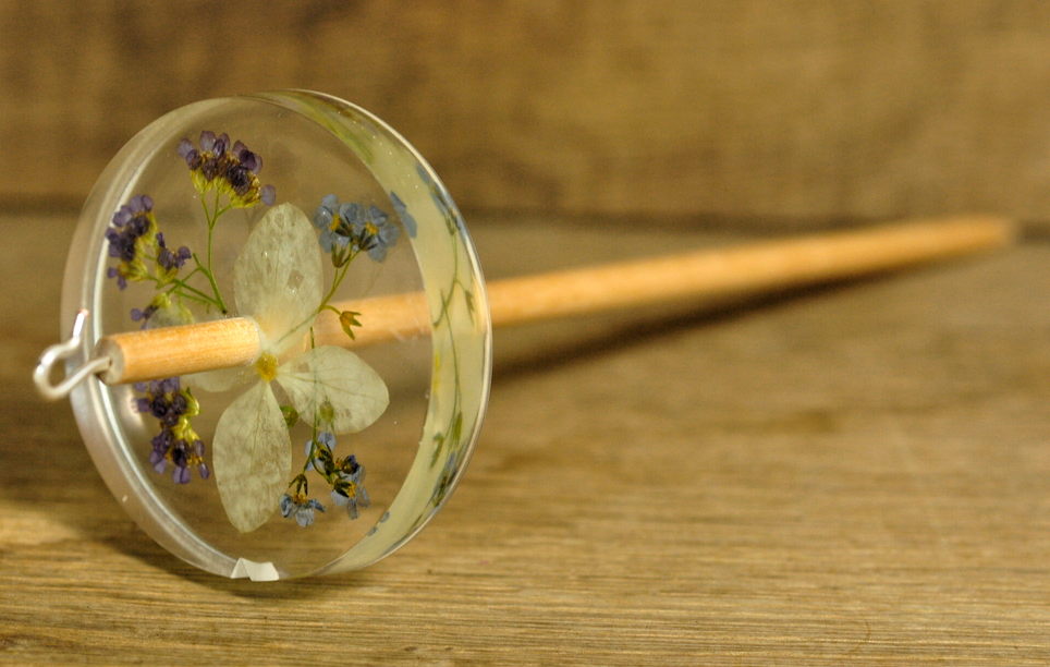 Botanical Top Whorl Resin Drop Spindle - White Hydrangea and Pink Yarrow